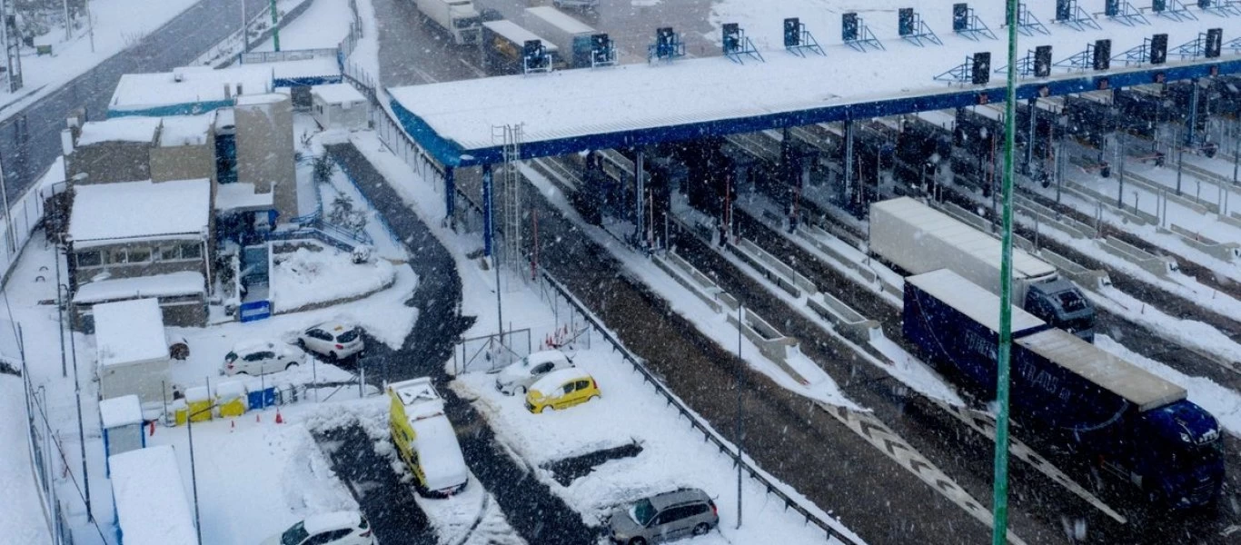 Πνίγηκε στο... χιόνι η κυβέρνηση: Τα έκλεισε ξανά όλα! - Πολλά προβλήματα σε ηλεκτροδότηση και μετακινήσεις